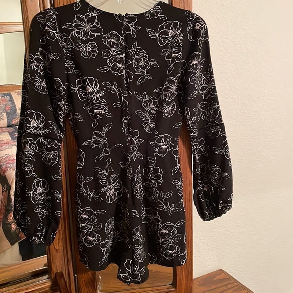 Forever 21 Black/White Romper - Picture 2 of 5